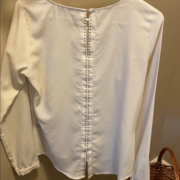 Cream colored blouse - Picture 2 of 3